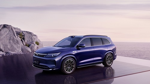 “共筑绿色引擎：正恒动力&赛力斯合作新篇章”